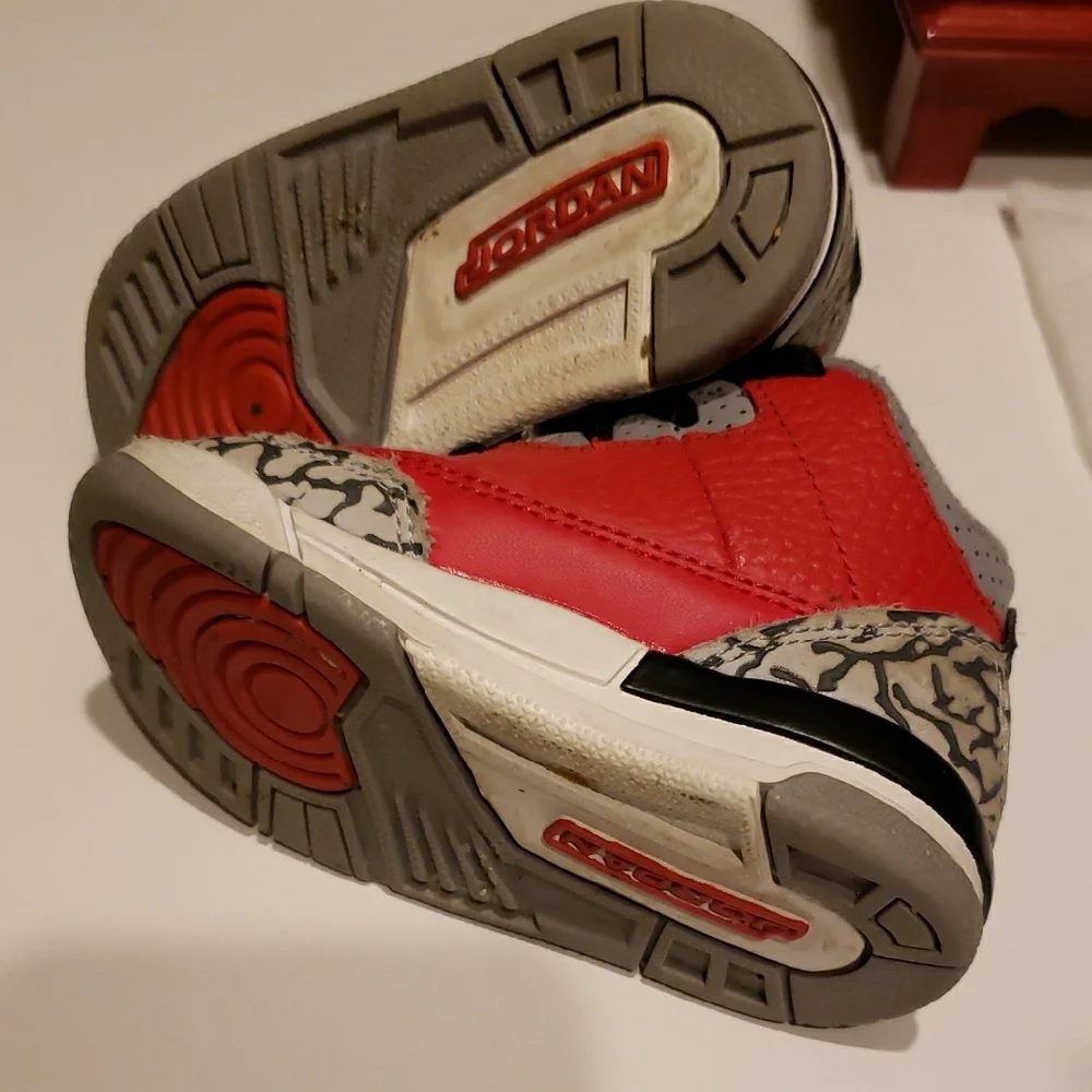 Nike Jordan Red and Gray Kids Sneakers 5 C - Picture 7 of 8